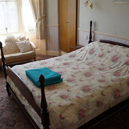 The Captain Guesthouse Скарборо Екстер'єр фото