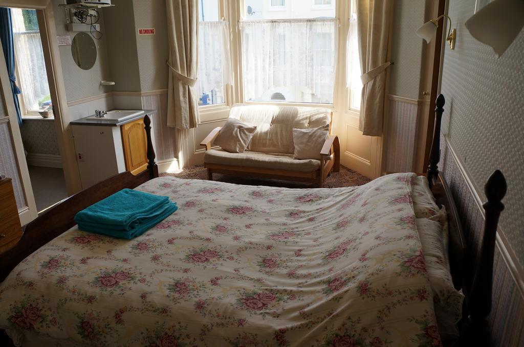 The Captain Guesthouse Скарборо Екстер'єр фото