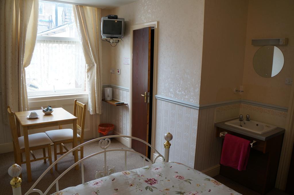 The Captain Guesthouse Скарборо Екстер'єр фото